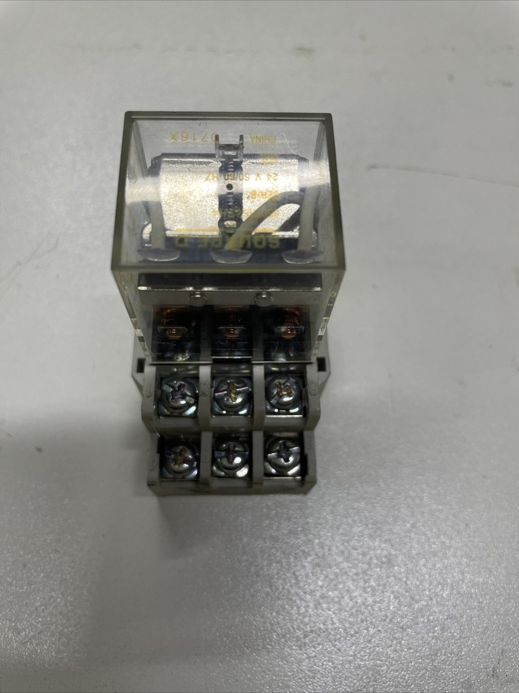 1- Square D 8501NR43 SER B 10A-300V Relay And Socket Base
