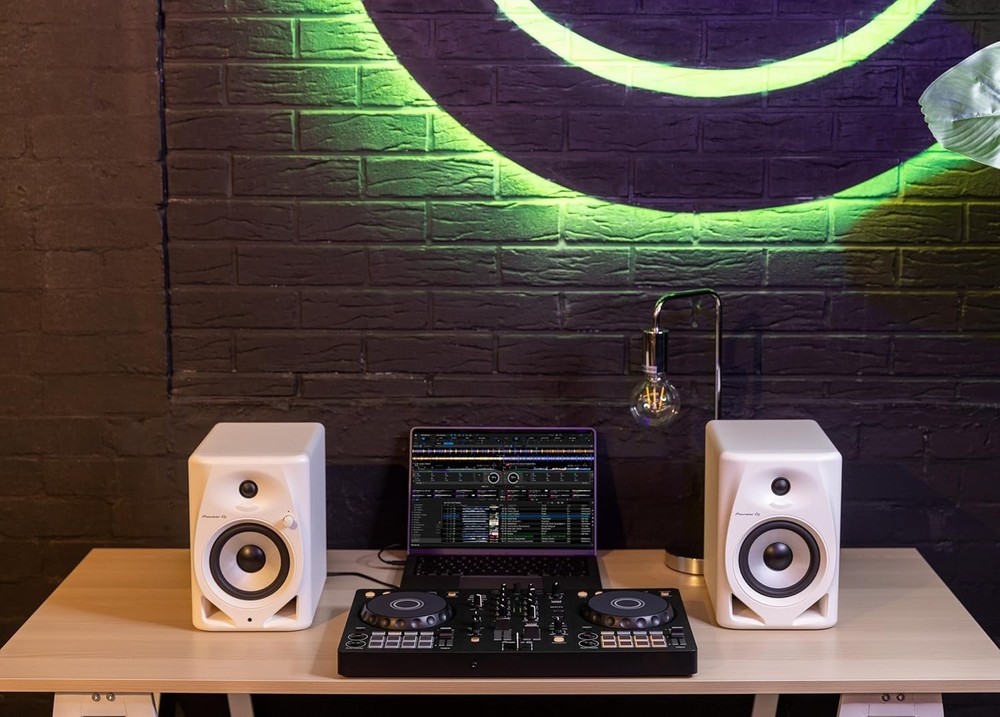 2-Channel DDJ- Controller - Mix Your Tracks with Professional Ease in Graphite