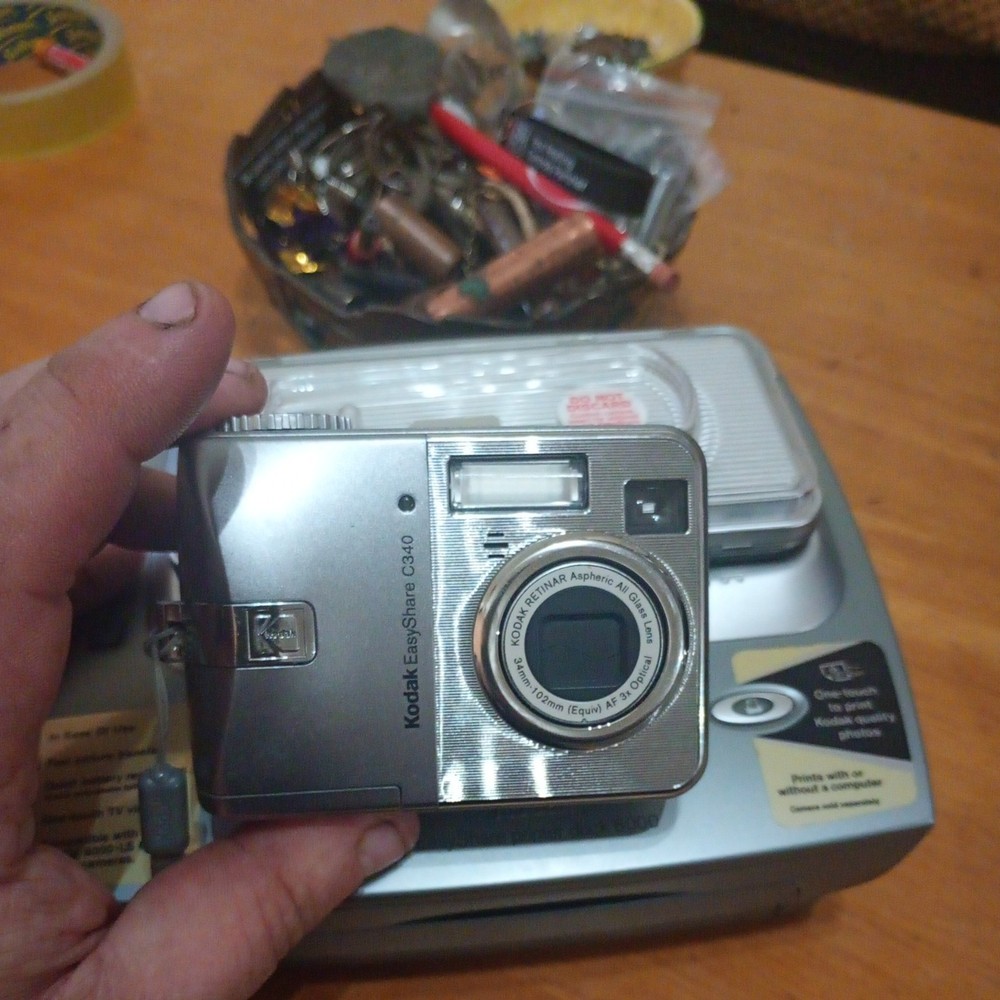 Kodak Digital Camera EasyShare C340 5.0MP Silver and printer 6000 dock