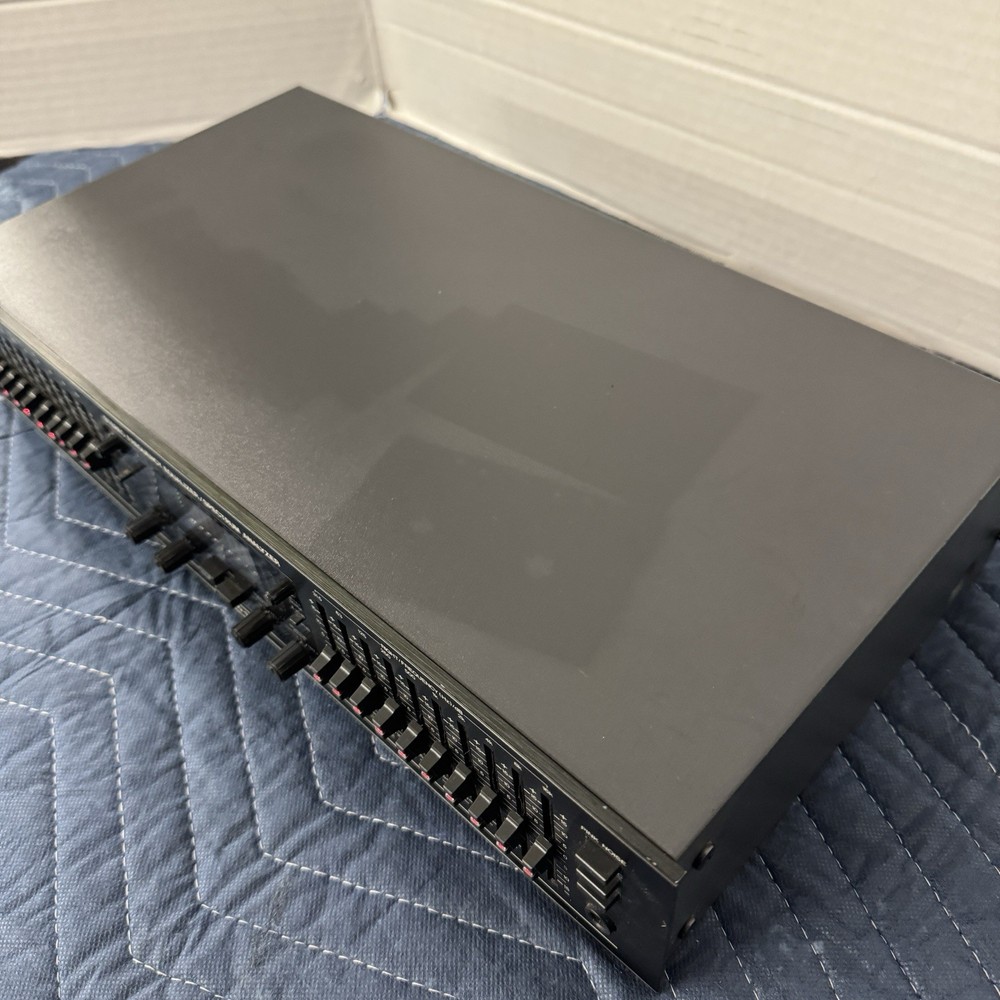 BSR EQ-3000 10-BAND STEREO FREQUENCY EQUALIZER / SPECTRUM ANALYZER - SERVICED