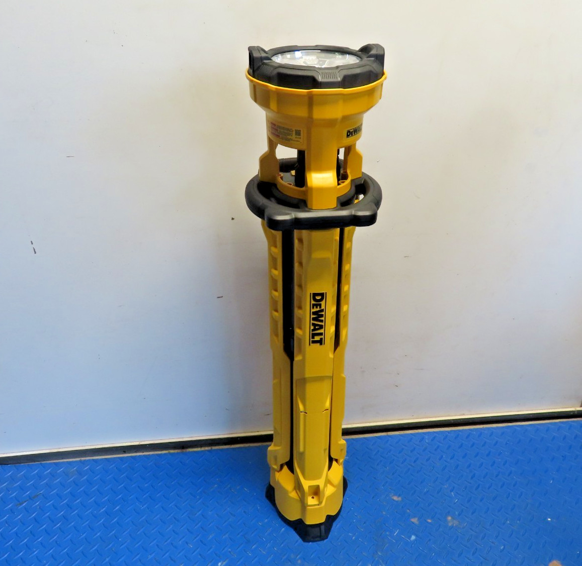 Dewalt DCL079 20v Max Cordless Tri-Pod LED Job Site Work Light (Tool Only)