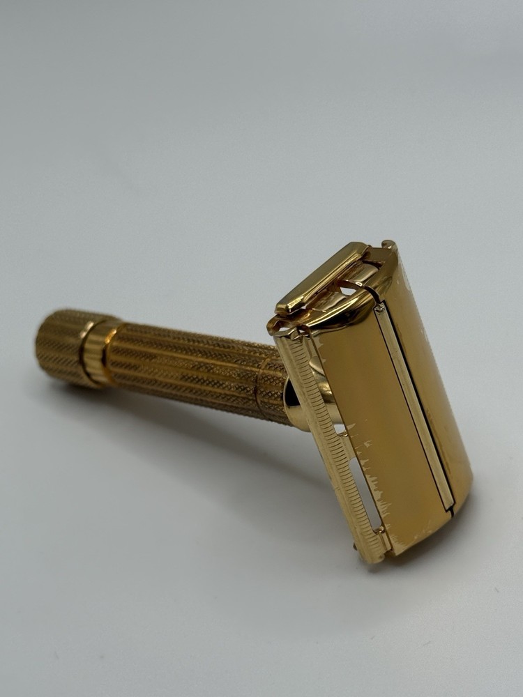 Vintage Gillette Aristocrat razor In Case
