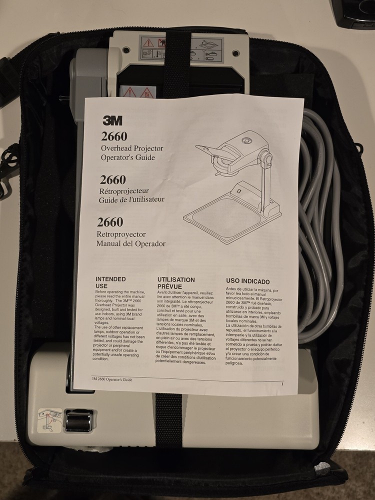 3M 2660 Overhead Projector with Case, 3 Spare Lamps