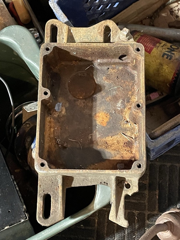 Maytag 92 single hit Miss Engine short deep fuel tank base.