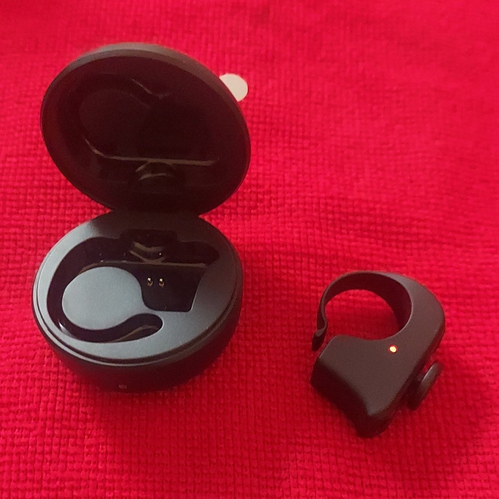 TikTok Scrolling Ring Remote Control, Camera Shutter Remote, Wireless Black