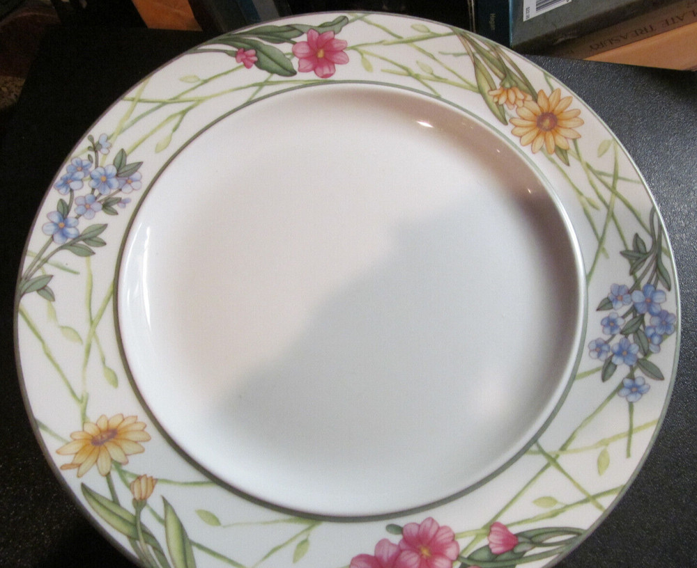 *DANSK CAFE FLORAL PATTERN DINNER PLATE ROUND 11"