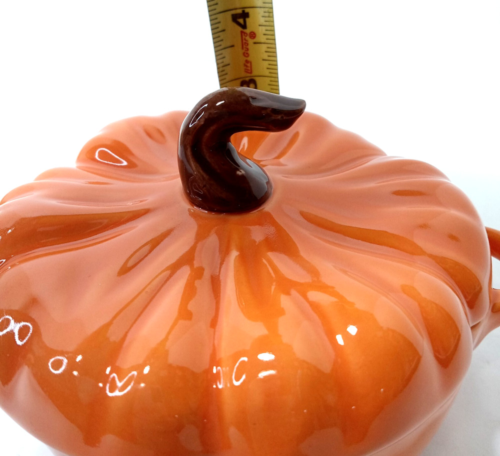 Small Pumpkin Shape Bakeware Lid and Handles