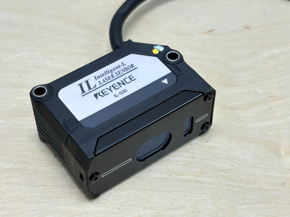 Keyence IL-030 CMOS Multi-Function Analog Laser Sensor Head