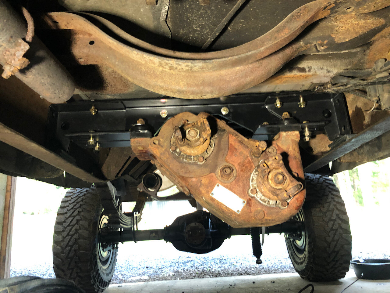 Transfer Case Mounting Bracket Ford NP205 Divorced crossmember 4x4 truck frame