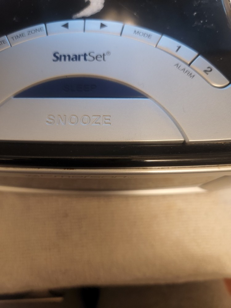alarm clock. Emerson smart set