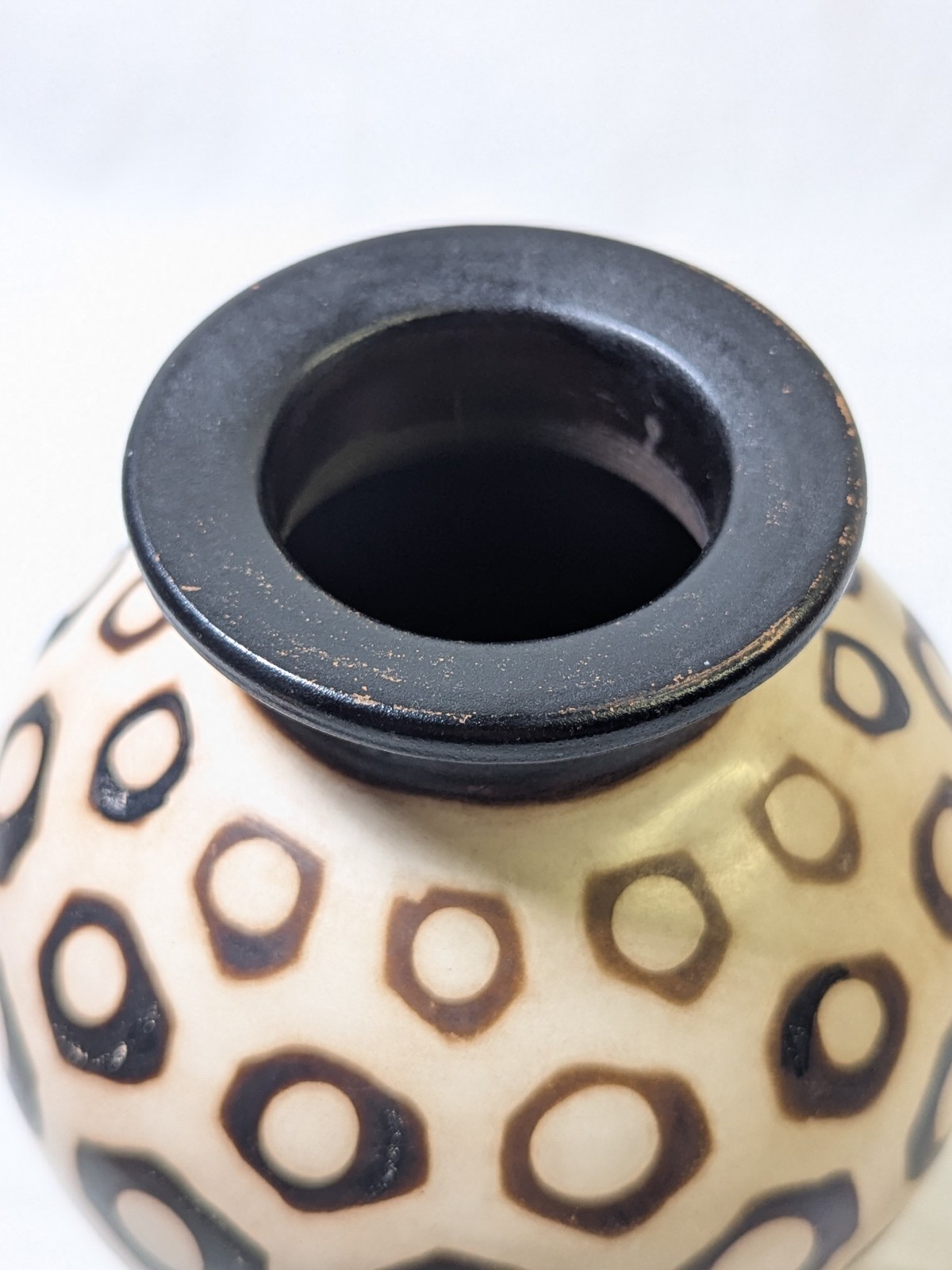 Segundo Carmen Chulucanas Peru Art Pottery Vase Signed Geometric Black Cream 6"