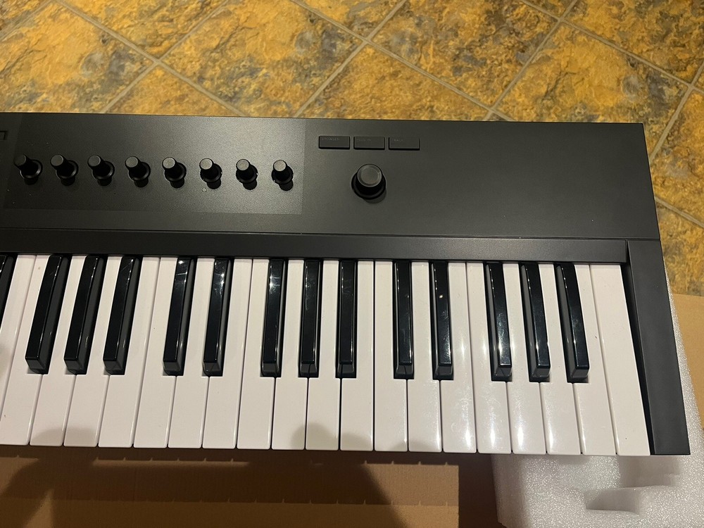 Native Instruments Komplete Kontrol A49 Smart Keyboard Controller