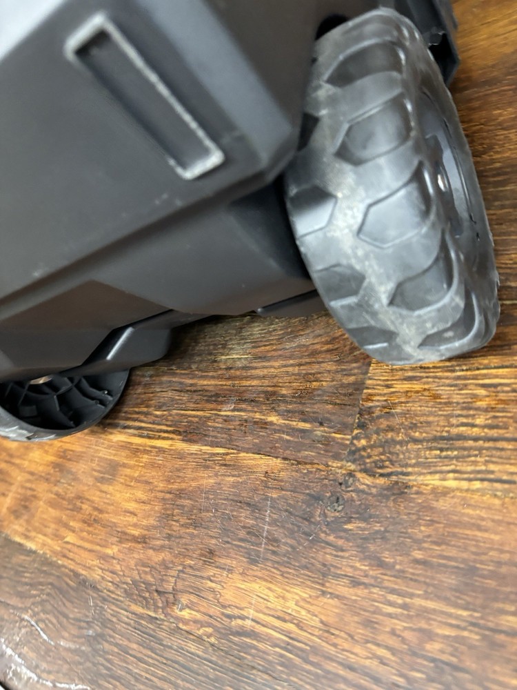 Keter Masterloader Resin Rolling Tool Box with Masterloader