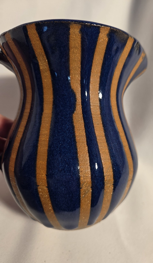 Pottery pitcher 2 toned with handle.