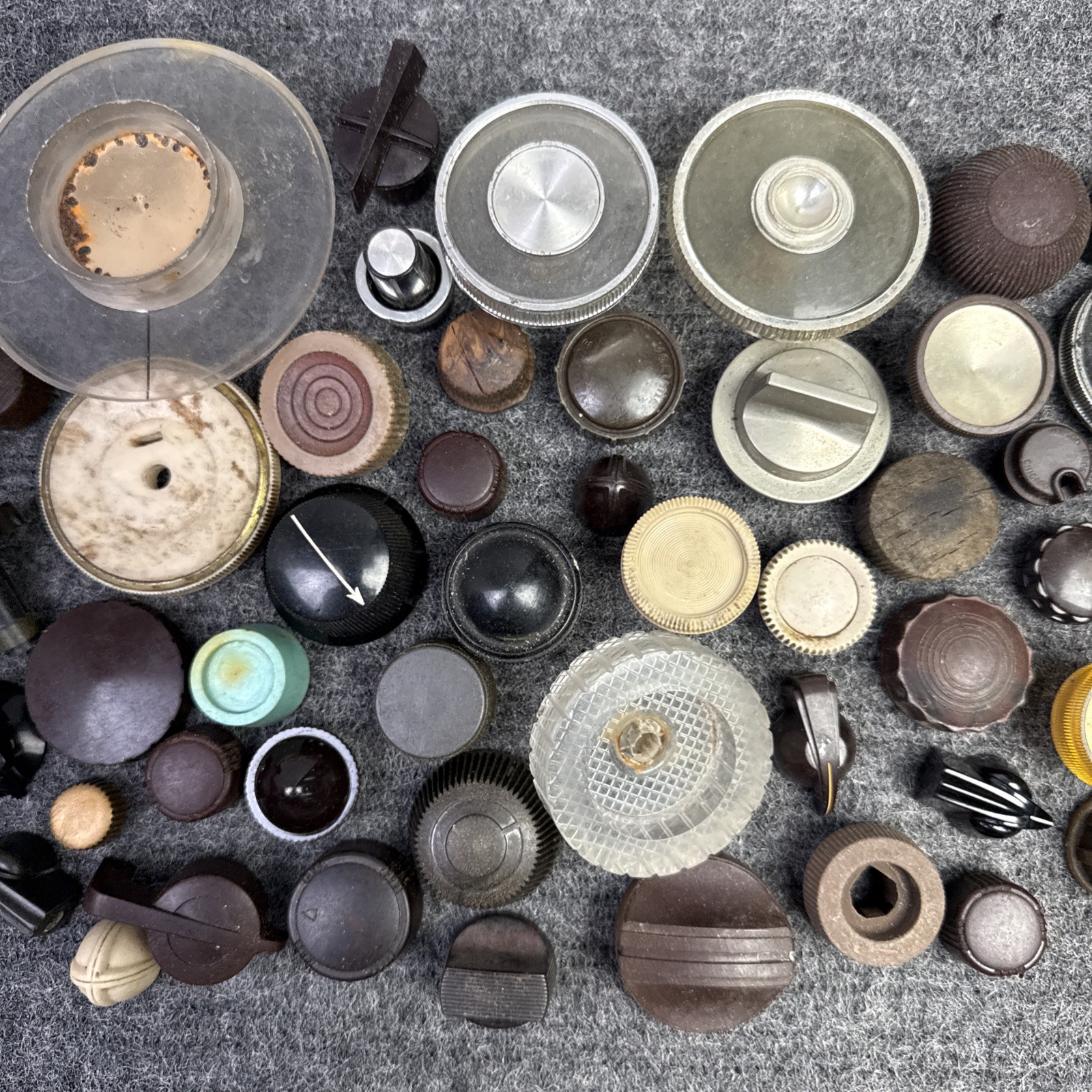 50+ Vintage Radio / TV / Equipment Knobs Used Midcentury Plastic Bakelite LOT