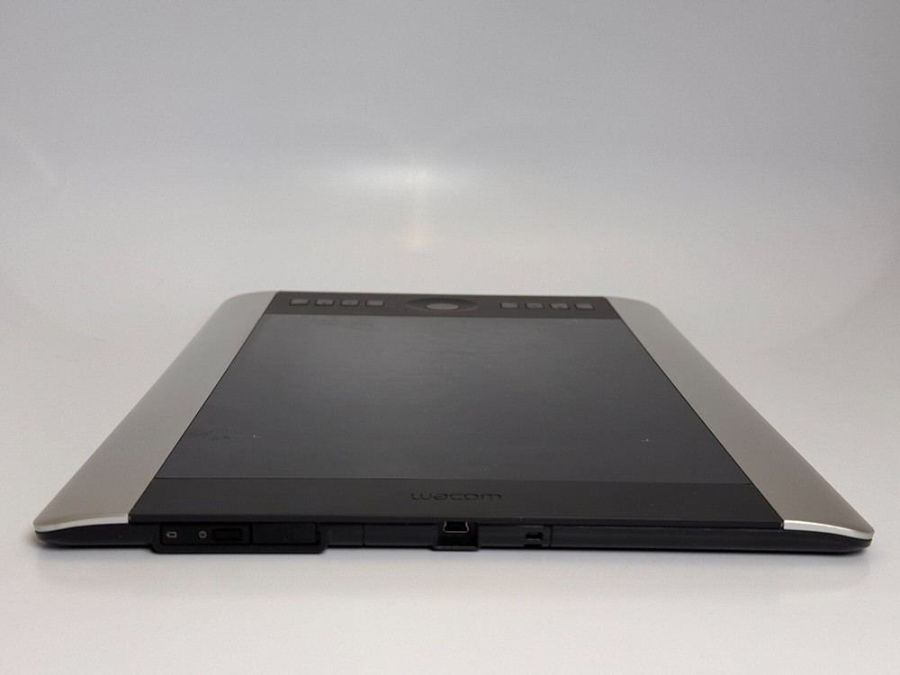 Wacom Intuos Pro Special Edition Medium with Pen (Multi-Touch NOT WORKING)