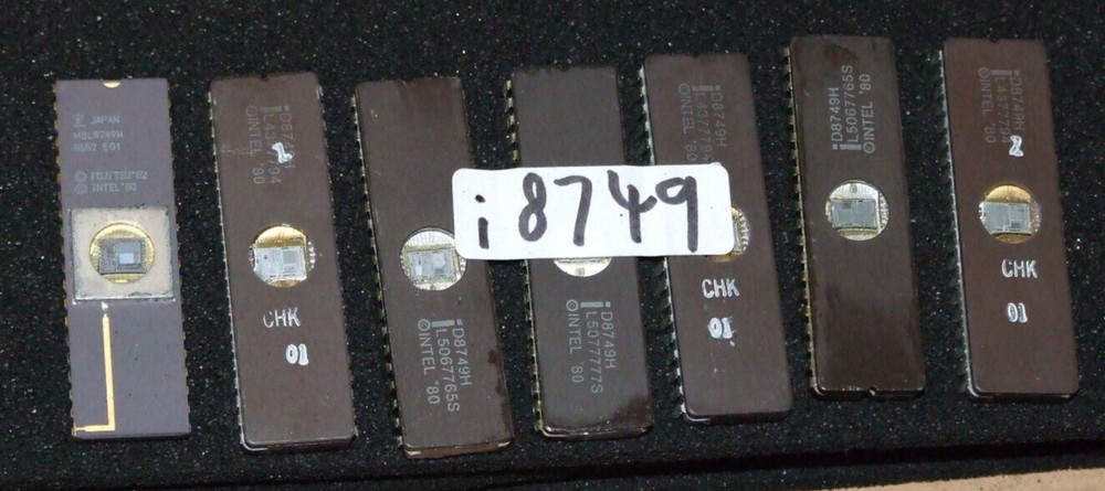 8749 Single Component 8-bit Microcontroller Eraseable IC chip  (DIP-28)
