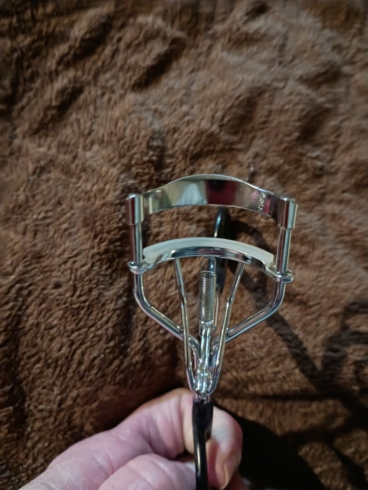 ULTA Eyelash Curler Spring Loaded (More Round) Quality