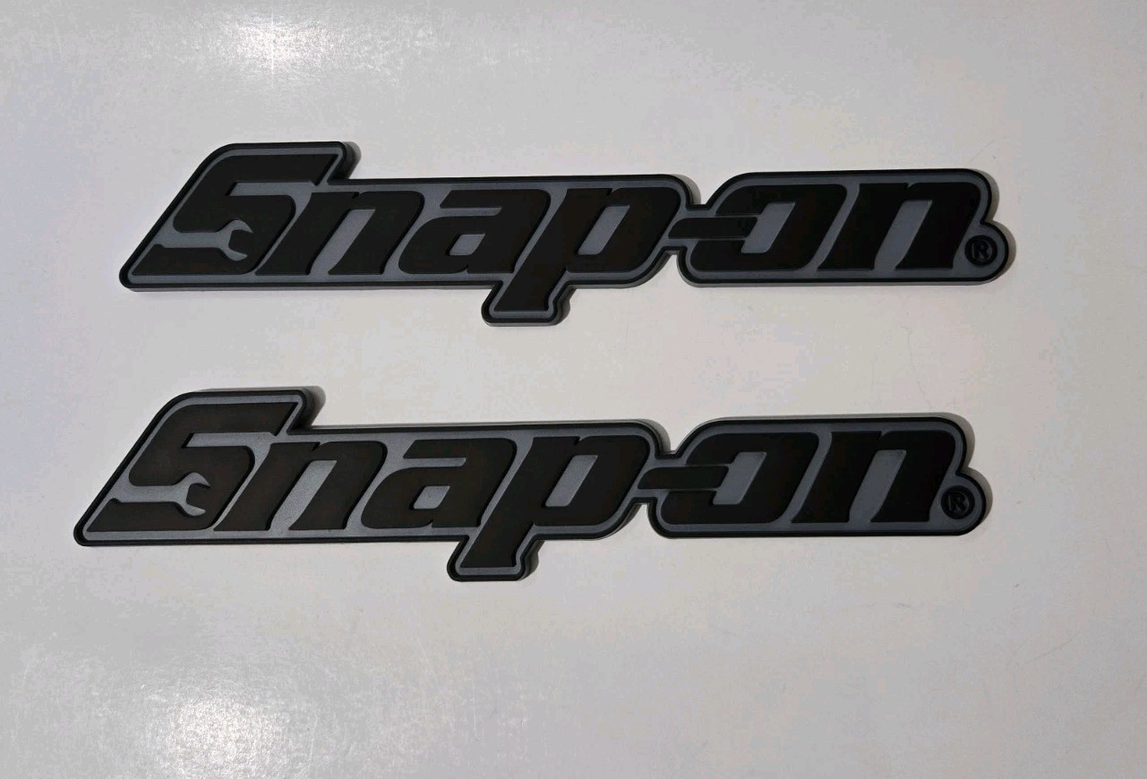 2PK SNAP ON TOOLS LOGO EMBLEM Matte Black Badge Decal + 2 Pocket Pry Bars RED !!