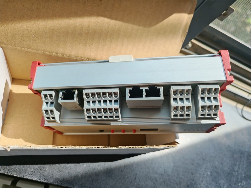 Osram traxon e:cue Butler XT 1024 DMX channels output RS232 light controller