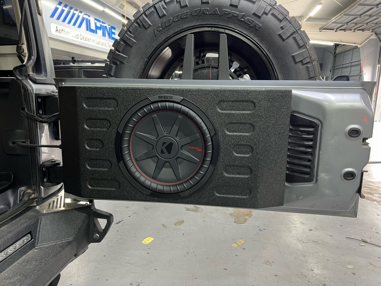 07-18 Jeep Wrangler Tailgate Subwoofer Enclosure / Sub Box For 1x12"