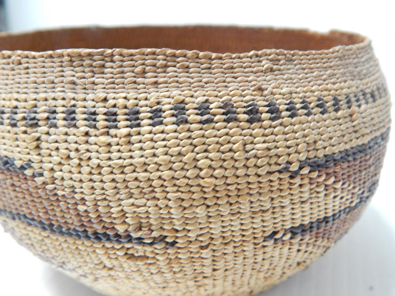 FINE ANTIQUE YUROK (HUPA) CALIFORNIA GLOBULAR GIFT SIZED BASKET - CLEAN + NICE