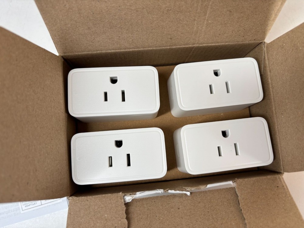 Amazon Basics Single Outlet Indoor Smart Plug Alexa Compatible White 4-Pack