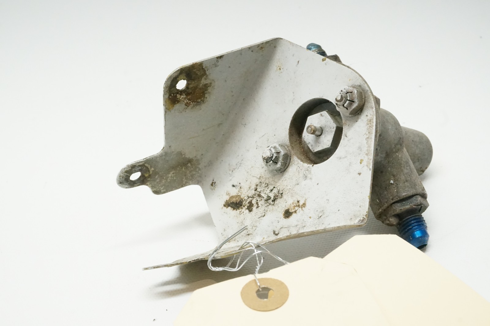 1976 Piper Aztec F PA-23-250 Timer Check Valve & Bracket, 31810-000 / 31495-000