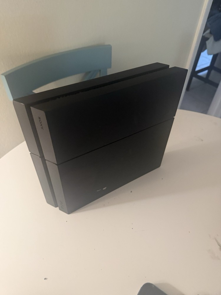 Apple Electronics Lot + PS4 + 6 AirPods + MacBook