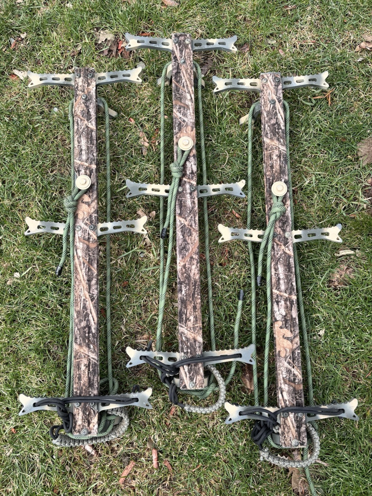 Camouflage Hawk Climbing Sticks for Mobile Hunting