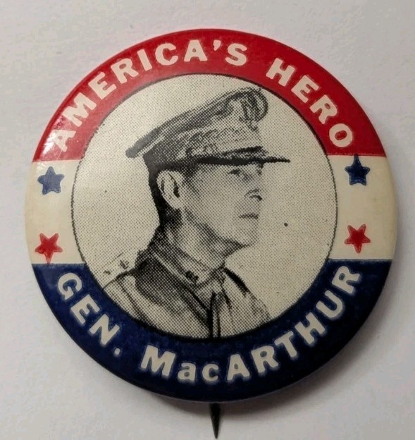 WW2 General MacArthur America's Hero Pin Back Button