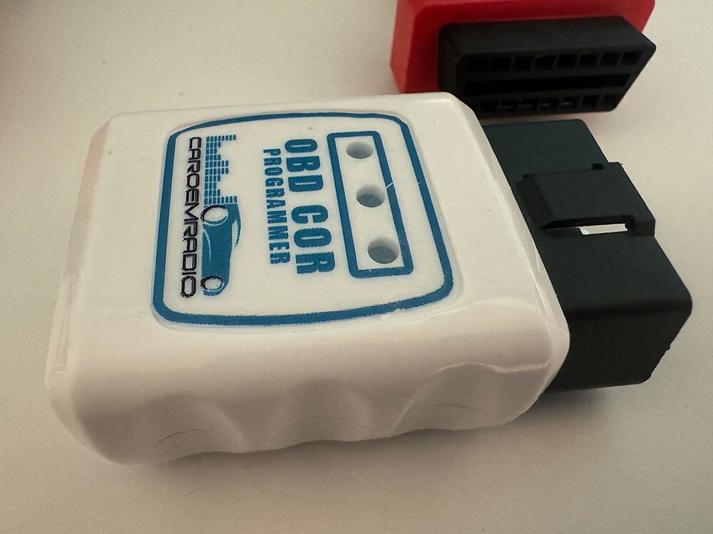 RAM 12" UAX UCONNECT 4C RADIO INTEGRATION PROGRAMMER + SECURITY BYPAS CABLE