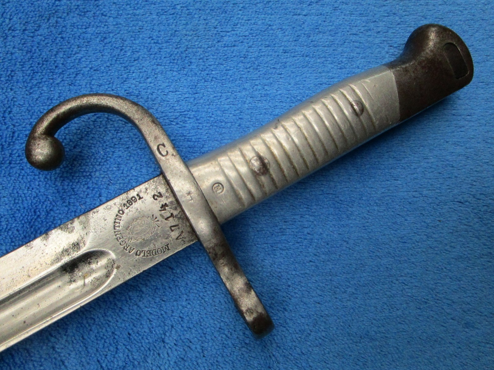 ORIGINAL ANTIQUE M1891 ARGENTINE MAUSER BAYONET AND MATCHING SCABBARD MAKER WKC