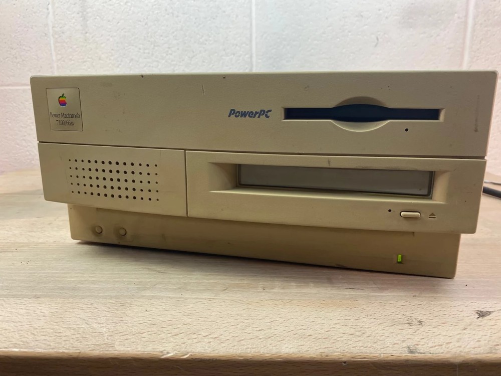 Apple Power Macintosh 7100/66AV M2391 - Untested - Powers On