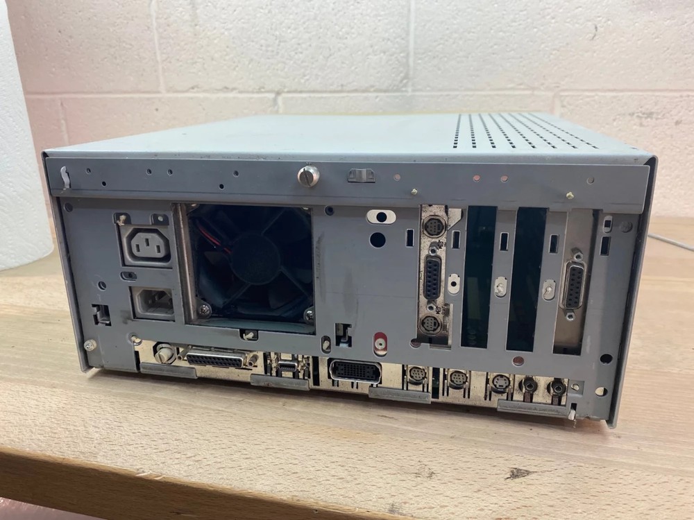 Apple Power Macintosh 7100/66AV M2391 - Untested - Powers On