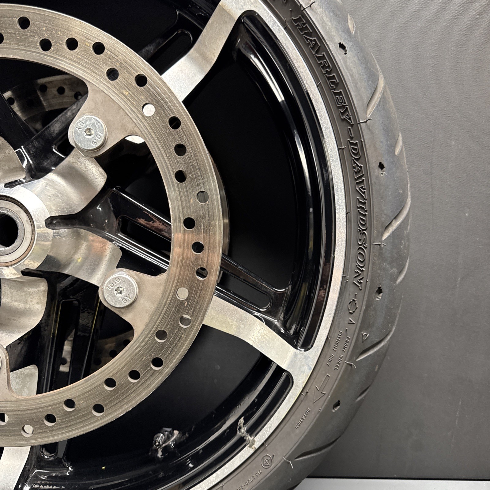 HARLEY TOURING HELIX 19x3.5 FRONT WHEEL ROTORS TIRE 43300926 41500158A 43100045