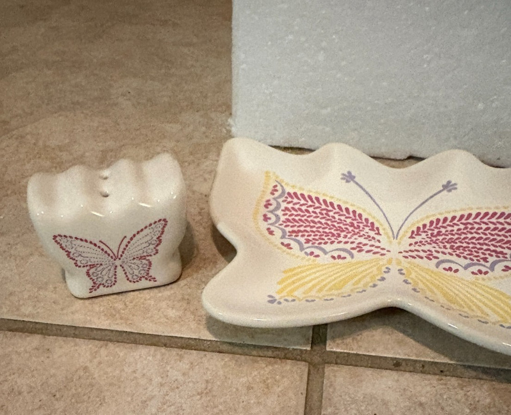 Temp-tations Figural Salt and Pepper Shakers with Plate All A Flutter