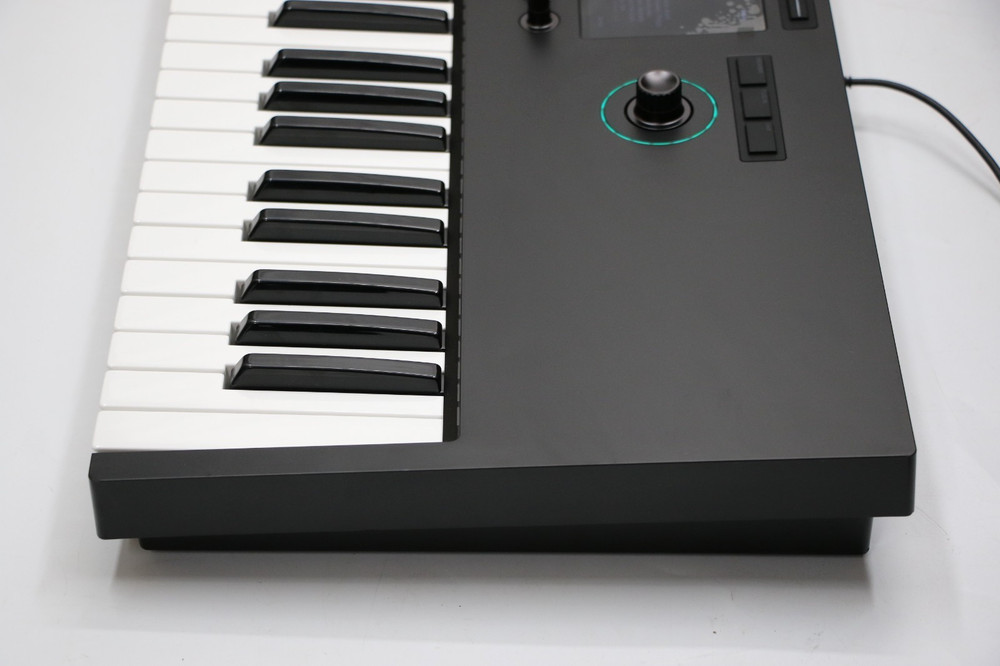 Native Instruments Kontrol S49 MK3 Keyboard Controller *READ*