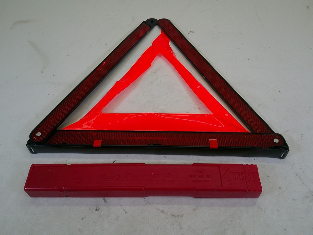 AUDI A1 WARNING TRIANGLE 2010-2015