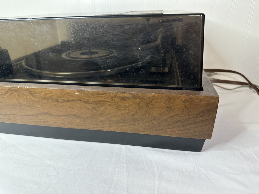 Magnavox 2K8888 Turntable | w/ lid | Untested | needs cleaning
