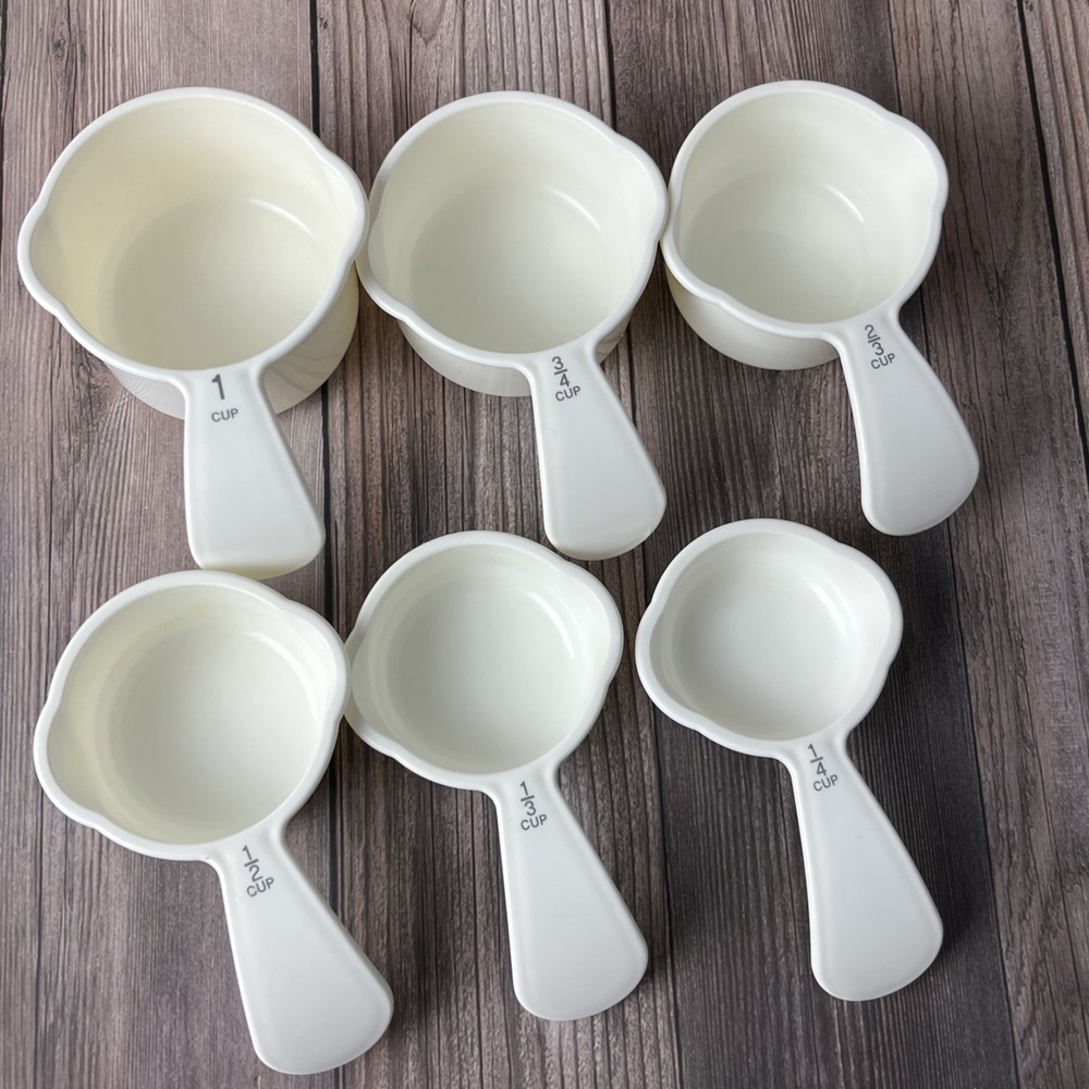 Tupperware Vintage Measuring Cup Set Nesting Curved Handle White Easy Pour Side
