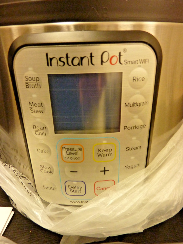 INSTANT POT SMART WiFi - 6 QUART ELECTRIC PROGRAMMABLE PRESSURE COOKER OPEN BOX