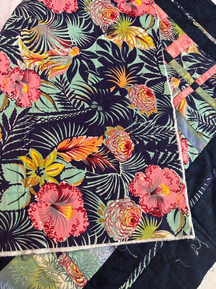 SMALL MACHINE QUILTED QUILT ~34.5 x33
