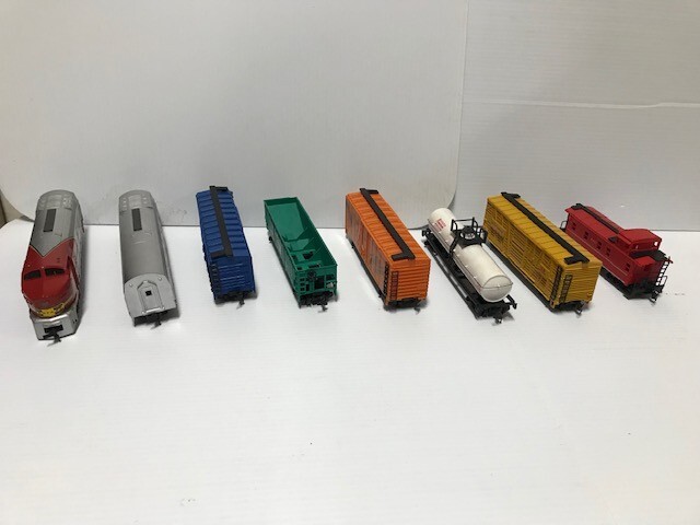 Used Model Power 8 Piece HO Train Set with Track & Power Controller