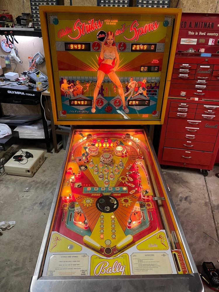 Bally - "Strikes and Spares " - 1978