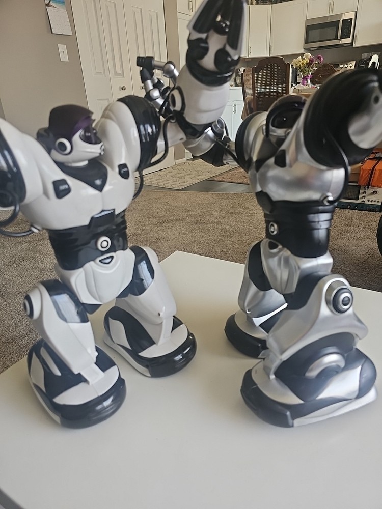 2 VINTAGE WOWWEE WHITE & BLACK ROBOSAPIEN ROBOT 2004 Untested Read