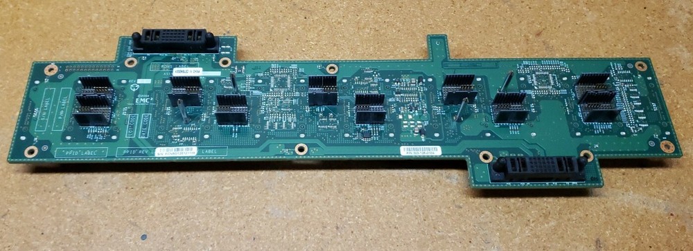EMC 303-126-010A KTL-STL3 15 DISK STORAGE ARRAY SYSTEM I/O BACKPLANE BOARD Teste