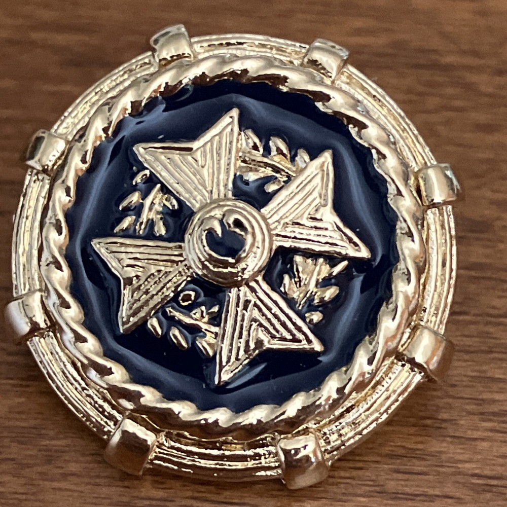 St.John navy enamel over gold logo button 7/8” Cross Leaf Pattern Excellent