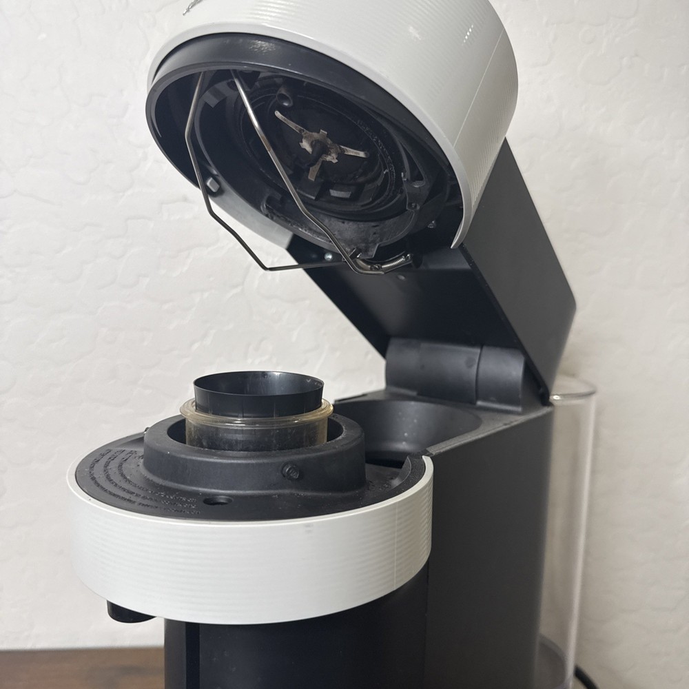 Nespresso Vertuo Next Coffee and Espresso Machine - White EUC