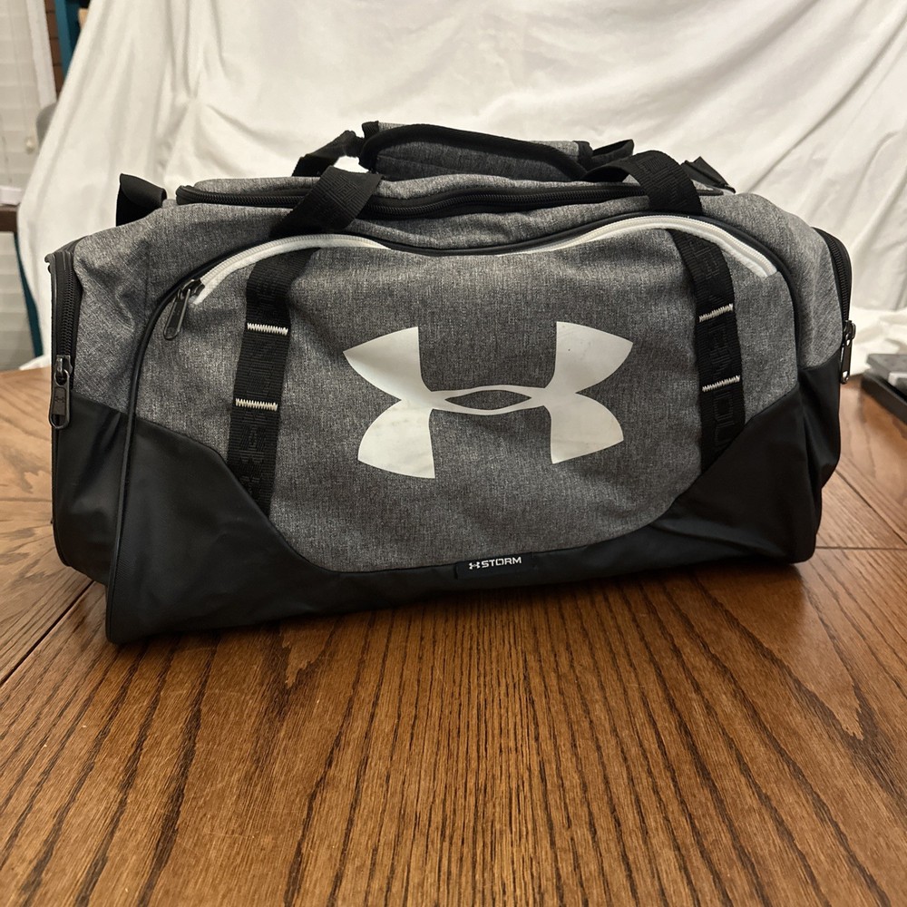 Under Armour Undeniable Gray / Silver Duffel Bag XStorm EUC